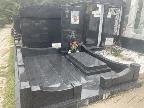 Гранитный комплекс для мамы